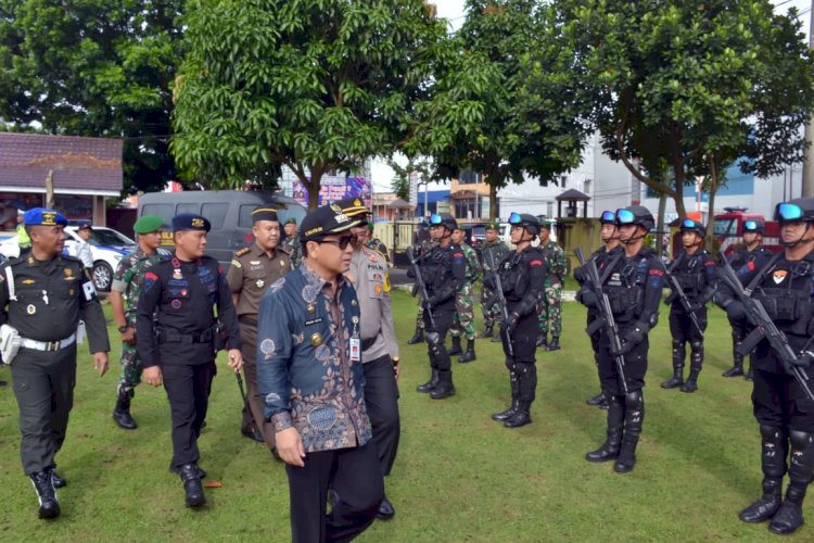 Walikota (Wako) Lubuklinggau, H SN Prana Putra Sohe meninjau kesiapan pasukan pengamanan Nataru dalam Operasi Lilin 2022, Kamis (22/12/2022) /ist.