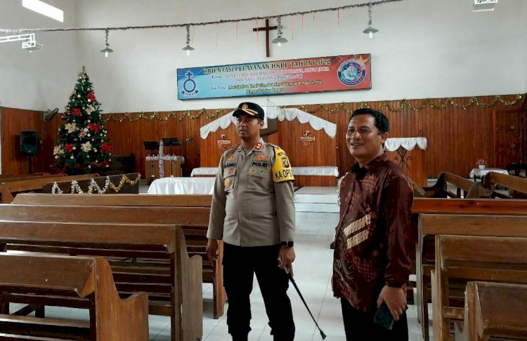 Kapolres OKU AKBP Danu Agus Purnomo memantau secara langsung kesiapan pengamanan Natal di beberapa gereja/ist