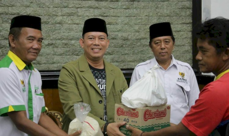 Pj Bupati OKU Teddy Meilwansyah serahkan bantuan ke korban kebakaran