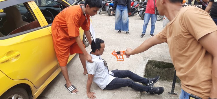 ekonstruksi kasus pembunuhan terhadap Febri Setiawan (20) seorang mahasiswa dari kampus IGM Palembang  yang berlangsung di Polda Sumatera Selatan, Selasa (27/12). (ist/RmolSumsel.id)