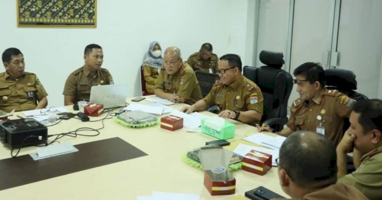 Rapat evaluasi capaian aksi program pemberantasan korupsi terintegrasi Pemkot Lubuklinggau 2022 di Op Room Dayang Torek, Perkantoran Pemkot Lubuklinggau/ist