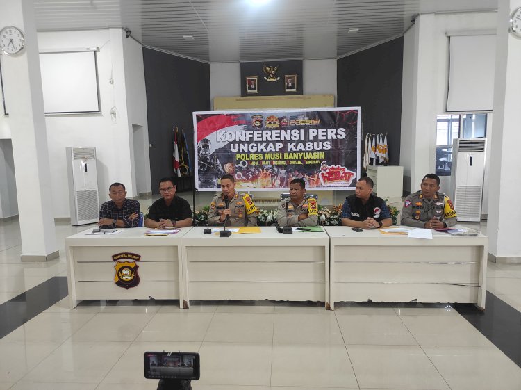 Kapolres Muba AKBP Siswandi saat menyampaikan rilis akhir tahun 2022,di Aula Alex Noerdin, Kamis (29/12/2022). (Amarullah Diansyah/RMOLSumsel.id). 