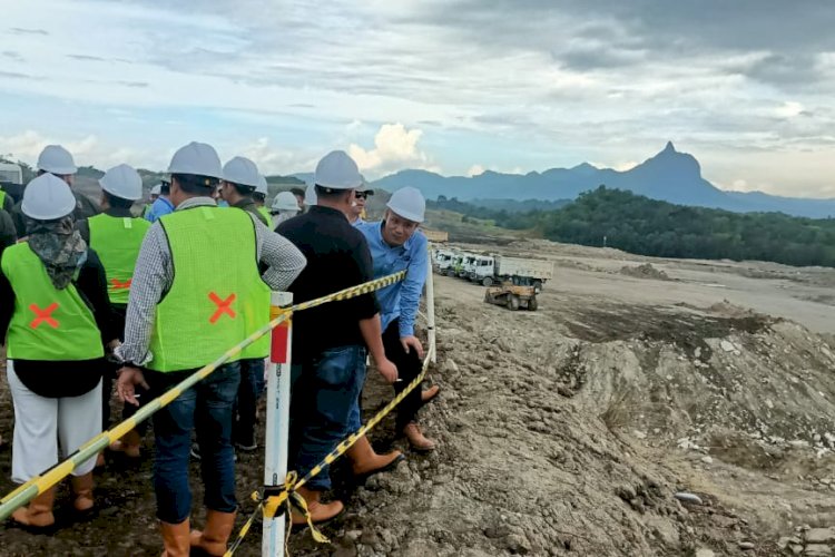 Pansus batubara DPRD Lahat saat melakukan kunjungan ke salah satu tambang di Kabupaten Lahat. (ist/rmolsumsel.id)