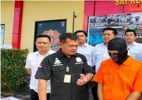 Mantan Kepala Desa Tanjung Ali, Kecamatan Jejawi Kabupaten Ogan Komering Ilir (OKI)  Muhammad Jumadi (45) ditangkap polisi Kepolisian resort Ogan Komering Ilir atas dugaan korupsi BLT dana desa bantuan Covid -19 sebesar Rp 162,9 juta (ist/rmolsumsel.id)