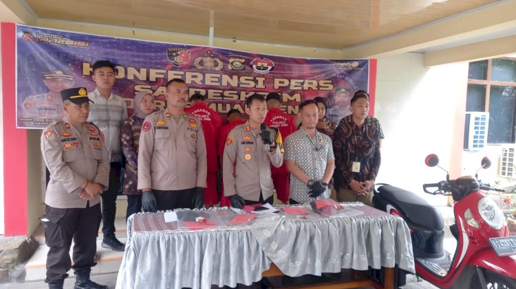 Kapolres Muara Enim, AKBP Andi Supriadi saat melakukan gelar perkara terkait kasus pemerkosaan pelajar SMP. (Noviansyah/RmolSumsel.id)