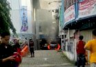 Mobil Minibus Terbakar di Parkiran Bank BNI 46 Sudirman Palembang