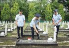 Kakanwil Ilham Djaya Pimpin Upacara Tabur Bunga Hari Imigrasi di TMP Ksatria Ksetra Siguntang