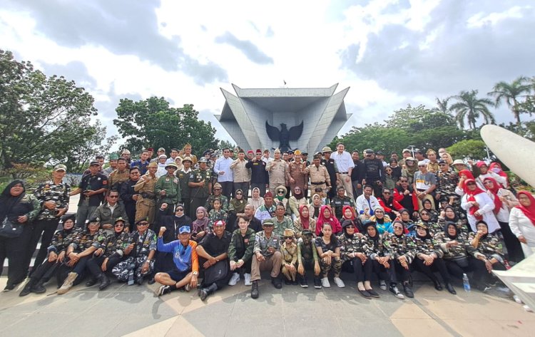 Aksi teatrikal dalam peringatan Perang 5 Hari 5 Malam (P5H5M)/ist
