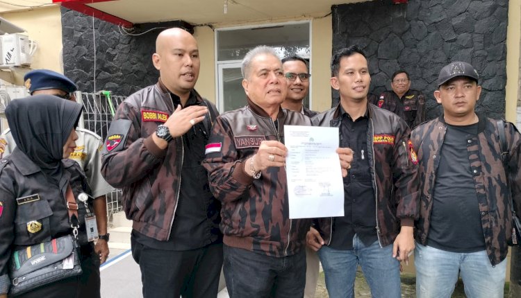 Keluarga Besar putra Putri (KBPP) Polri Sumsel dan Resort Tabes Palembang bersama pengurus melaporkan pengacara Kamuruddin Simanjuntak SH ke Polda Sumsel/ist