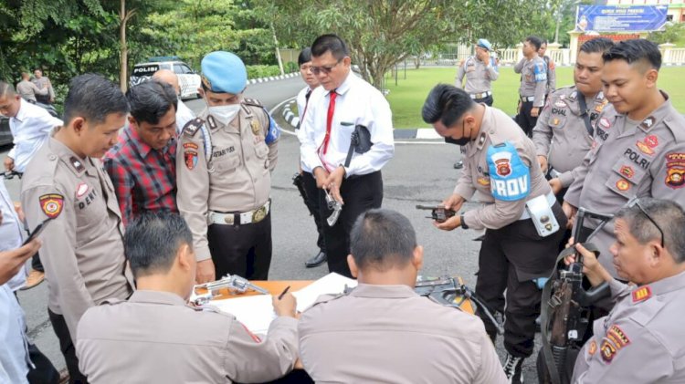 Pemeriksaan senjata api yang digunakan anggota Polres OKU/ist.