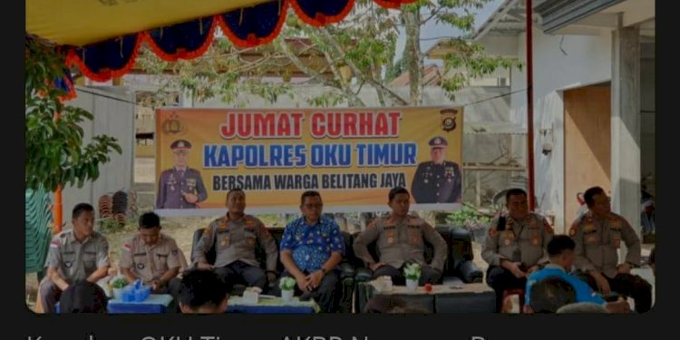 Kapolres OKU Timur, AKBP Nuryono bersama PJU saat mendengarkan keluhan masyarakat terkait sengketa lahan. (Amizon/RmolSumsel.id)