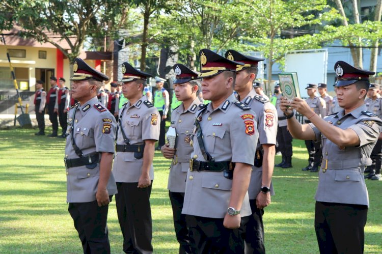 Upacara serah terima jabatan Wakapolres dan Kabag Ops di Lapangan Mapolres Muara Enim. (Noviansyah/Rmolsumsel.id). 