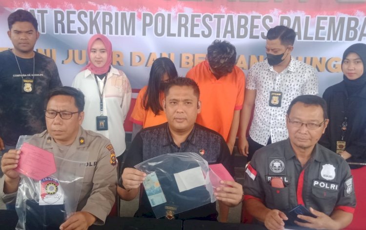 Pelaku saat diamankan pihak kepolisian. (Ist/Rmolsumsel.id). 
