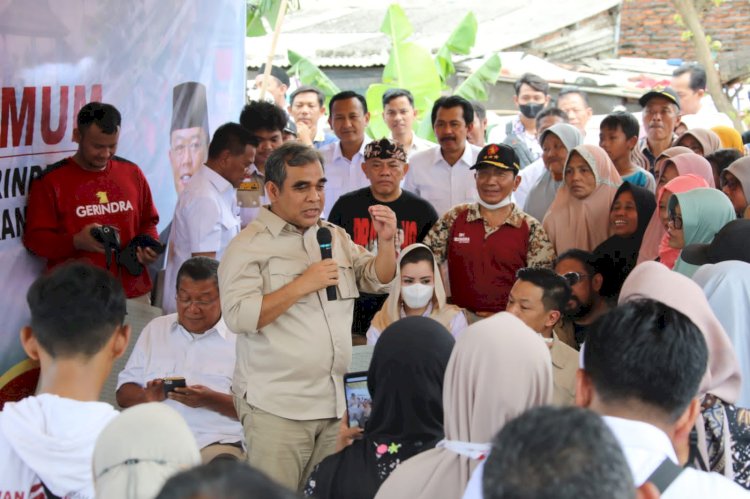 Sekretaris Jenderal Partai Gerindra Ahmad Muzani menyapa korban banjir di Jawa Tengah/Ist