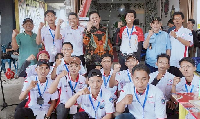 Bupati OKU Timur Ir H Lanosin didampingi Ketua E-Sport Indonesia (ESI) Kabupaten OKU Timur M Bisri Mustofa membuka langsung kegiatan Tournament Mobile Legends Bupati Cup I /ist