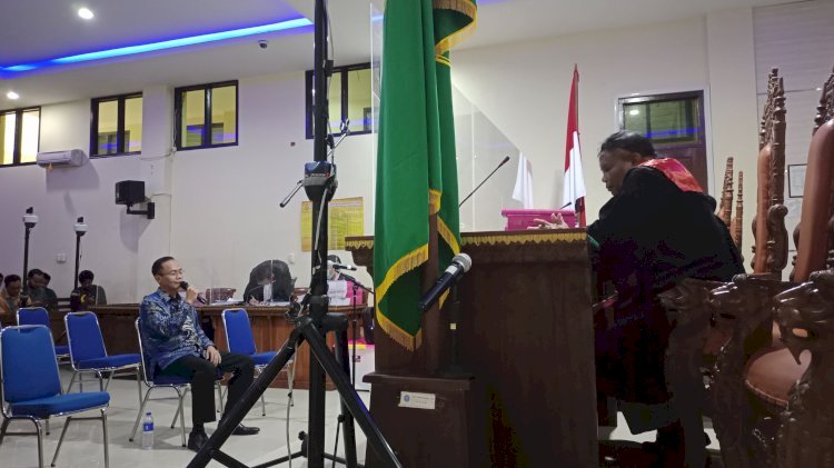 Andi Desfiandi saat mendengarkan tuntutan JPU KPK di PN Tanjungkarang, Rabu (4/1)/Faiza