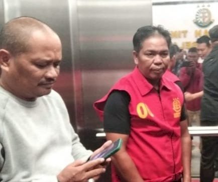 Pete Subur tersangka kasus korupsi (pakai rompi) berhasil ditangkap setelah sempat buron/ist