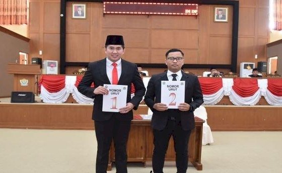 Wabup Muara Enim Terpilih, Ahmad Usmarwi Kaffaf (kiri) usai rapat paripurna pemilihan Wabup di DPRD Muara Enim. (ist/rmolsumsel.id)