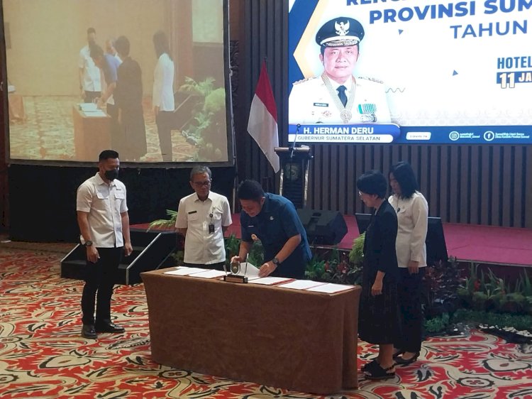 Gubernur Sumsel Herman Deru saat menghadiri Konsultasi Publik RPD 2024-2026. (ist/rmolsumsel.id)