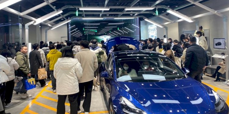 Ruang pamer Tesla di Chengdu, Sichuan, China/Net