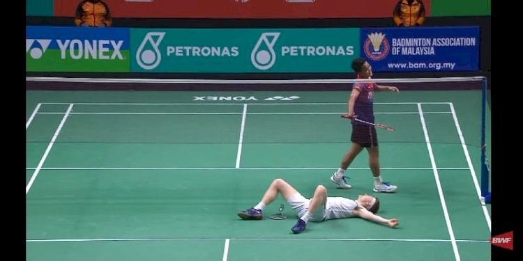 Anders Antonsen jatuh bangun menghadapi Anthony Sinisuka Ginting di Malaysia Open 2023/Ist
