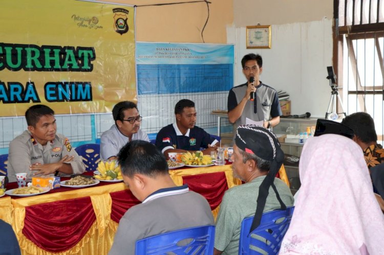 Kegiatan Jum'at Curhat Polres Muara Enim Bersama warga Desa Harapan Jaya di Gedung PKK Desa Harapan Jaya, Kecamatan Muara Enim, Kabupaten Muara Enim.  [R]