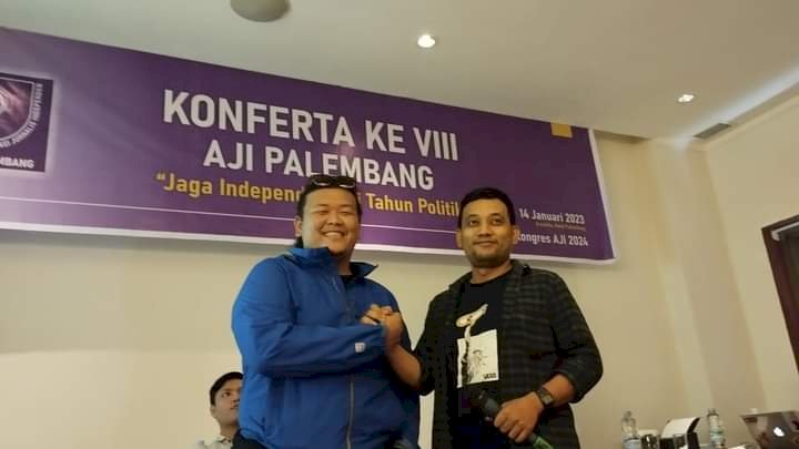 Pimpinan redaksi kantor berita politik RMOLSumsel.id Fajar Wiko bersama jurnalis IDN Times  Rangga Efrizal terpilih secara aklamasi menjadi ketua dan Sekretaris Aliansi Jurnalis Independen (AJI) Kota Palembang periode 2023-2026. (dok. AJI Palembang)
