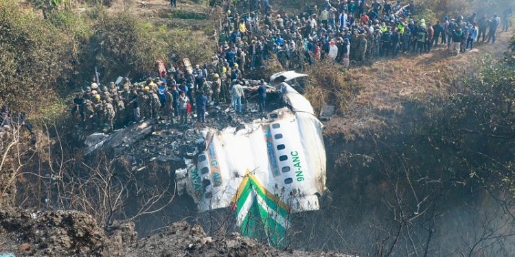 Puing-puing pesawat Yeti Airlines yang jatuh di Pokhara, Nepal pada Minggu, 15 Januari 2023/Net