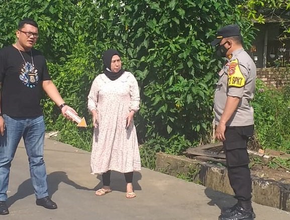 Kartini (53) warga Jalan Tunas Muda Griya Tanaman Kencana A, Kecamatan Sako, Palembang menjadi korban pembegalan oleh dua orang tak dikenal (OTD), Rabu (13/1) sekira pukul 05.10 WIB tak jauh dari rumahnya.(ist/rmolsumsel.id)   