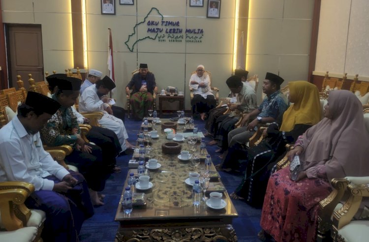 Bupati OKU Timur, Ir H Lanosin saat menerima kedatangan pengurus NU Kabupaten OKU Timur di Puri Sebiduk Sehaluan/ist