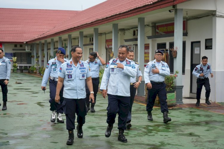 Kepala Kantor Wilayah Kementerian Hukum dan HAM Sumatera Selatan, Ilham Djaya melakukan kunjungan kerja ke Lembaga Pemasyarakatan Kelas I Palembang/ist