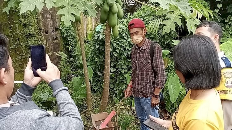  Tim Inafis Polresta Palembang bersama Polsek Seberang Ulu 1 mendatangi lokasi penemuan janin yang diperkirakan berusia empat bulan seusai ditemukan warga Lorong KH Umar Kelurahan 9-10 Ulu, Kecamatan Seberang Ulu I Palembang, Rabu (18/1/2023) (Dok.Satreskrim Polresta Palembang)