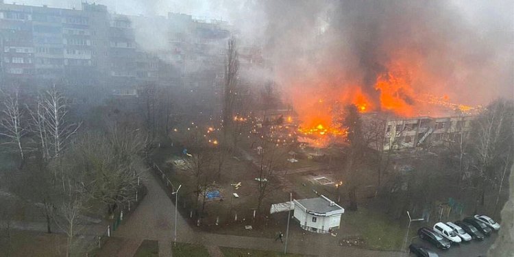 Lokasi jatuhnya helikopter darurat Ukraina di Kota Brovary, Kyiv pada 18 Januari 2023/Net