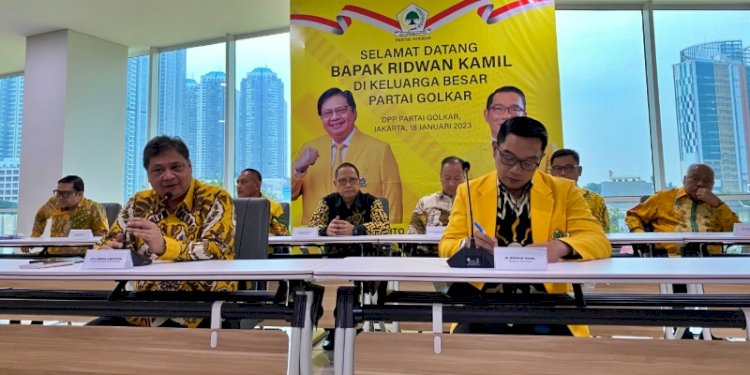 Ketua Umum Partai Golkar Airlangga Hartarto umumkan bergabungnya Gubernur Jawa Barat Ridwan Kamil/RMOL