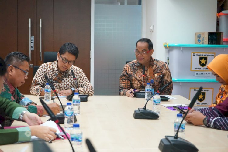 Kakanwil Kemenkumham Sumsel, Dr. Ilham Djaya saat melakukan koordinasi dengan Direktur Tata Negara, Direktorat Jenderal Administrasi Hukum Umum Kemenkumham. (ist/rmolsumsel.id)