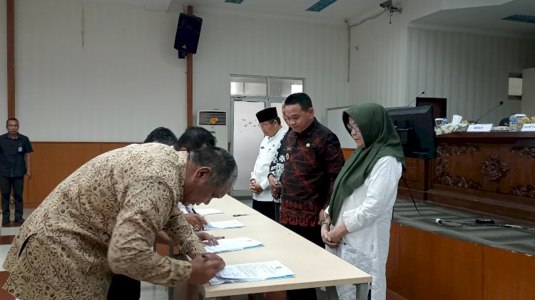 Pj Bupati, Pj Sekda, seluruh Kepala OPD dan 22 Camat di Muara Enim menandatangani perjanjian kinerja tahun anggaran 2023/Ist.