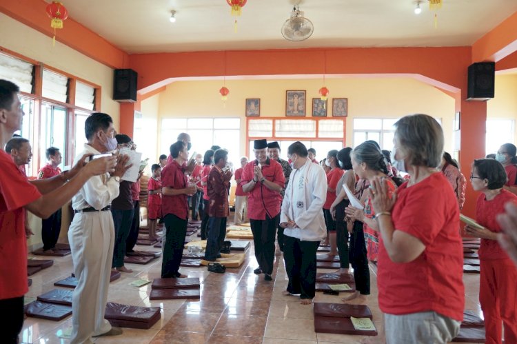 Pj Bupati OKU Teddy Meilwansyah bersama Forkopimda mendatangi sejumlah Vihara untuk memastikan perayaan Imlek berlangsung aman di OKU/Ist.