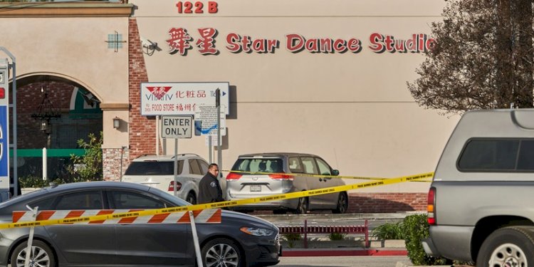 Polisi masih terus memantau lokasi penembakan massal di studio dansa di Monterey Park, California/Net