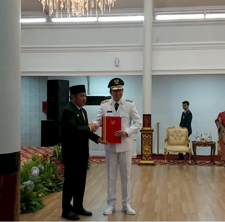 Wakil Bupati Muara Enim, Ahmad Usmarwi Kaffah resmi menjadi Plt Bupati Muara Enim, Rabu (25/1) oleh Gubernur Sumsel Herman Deru .(ist/rmolsumsel.id)