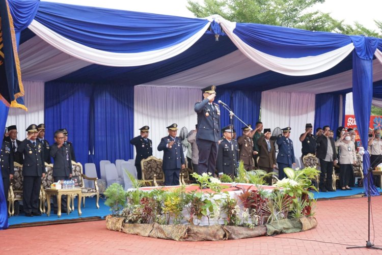 Kepala Kantor Wilayah Kemenkumham Sumsel Ilham Djaya selaku Inspektur Upacara memperingati Hari Bhakti Imigrasi Ke-73 Tahun 2023, Kanwil Kemenkumham Sumsel . (dok KemenkumHAM Sumsel)
