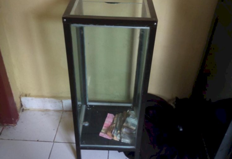 Barang bukti kotak amal masjid/ist