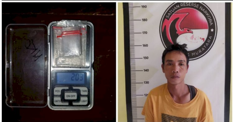 Pelaku beserta barang bukti saat diamankan pihak kepolisian/ist.