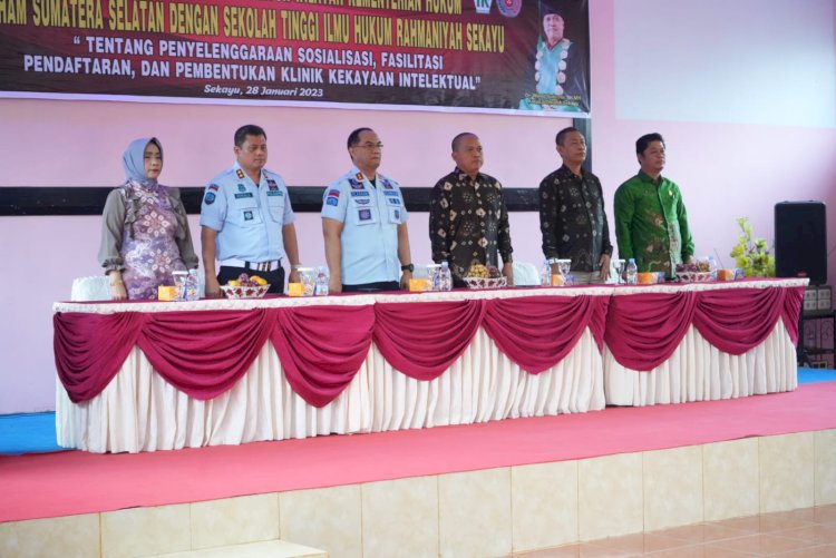 Kepala Kantor Wilayah Kementerian Hukum dan HAM Sumatera Selatan, Dr. Ilham Djaya, menandatangani perjanjian kerjasama dengan Ketua Sekolah Tinggi Ilmu Hukum Rahmaniyah Sekayu/ist