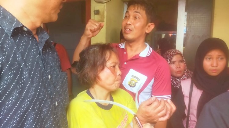 Nurma (52) diringkus Polsek Ilir Timur I setelah mencopet di Pasar 16 Ilir Kota Palembang, Sabtu (28/1/2023). (Dok. Polsek IT I Palembang)