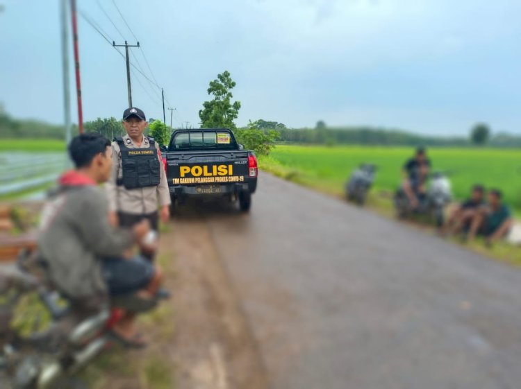 Aksi balap liar di pinggir sawah Desa Megang Sakti II, Kabupaten Musi Rawas dibubarkan personil Polsek Megang Sakti.(foto Istimewa)