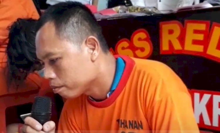 Pelaku saat diamankan pihak kepolisian. (Ist/Rmolsumsel.id). 
