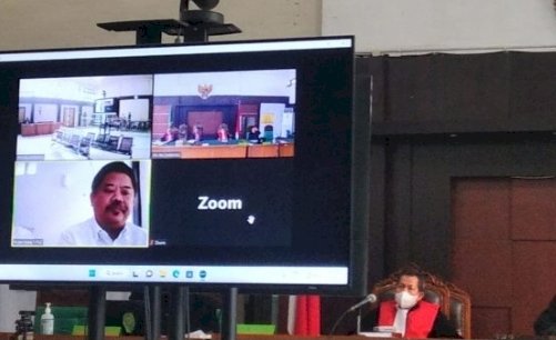 Terdakwa Augie Bunyamin dalam sidang/ist