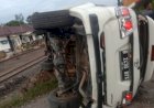 Mobil Pajero Terguling Usai Tabrak Beton Plang Rel Kereta Api, Warga Sebut Alat Hisap Sabu-sabu Banyak Ditemukan