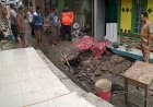 Diguyur Hujan Deras, Jalan Pemukiman dan Drainase di Saung Naga Baturaja Amblas