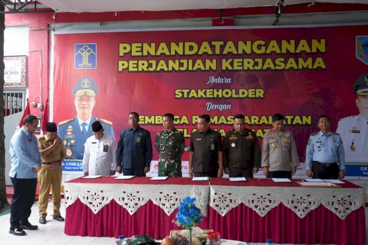 Penandatanganan perjanjian kerjasama antara Lapas Lahat dengan 12 Stakeholder.  (ist/rmolsumsel.id)